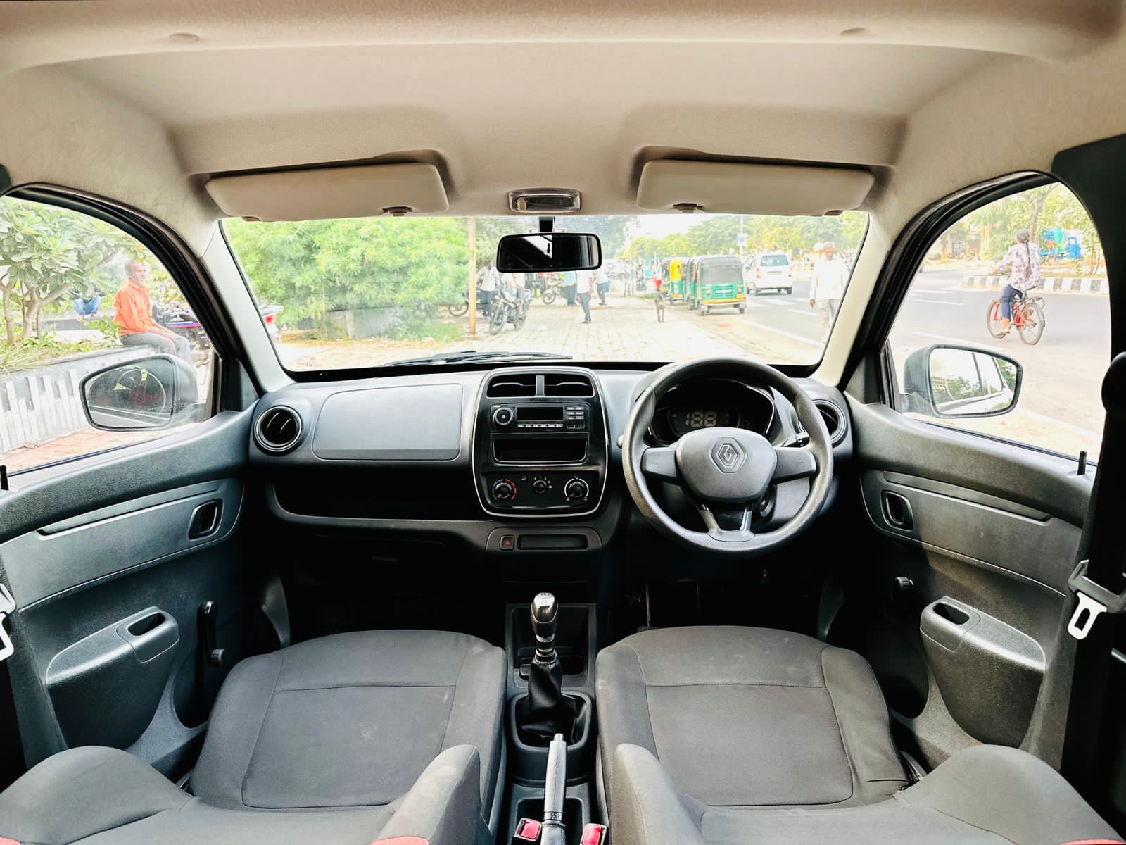 View Renault KWID - Image 2 | Reseller Bazzar Renault KWID - Image 2 in Vadodara